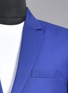 Vente flash Blazer formel bleu royal avec une coupe confortable et un design contemporain pour une utilisation professionnelle et tendance Disponible à la vente - Product Image 2
