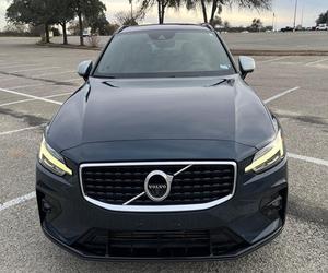 VOLVO V60 T5 R-DESIGN 2020 d'occasion, conduite à gauche/droite - Product Image 1