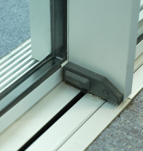 <span class=keywords><strong>Porte</strong></span> coulissante en verre surdimensionnée ALUFRONT Apex 180 avec <span class=keywords><strong>seuil</strong></span> encastré pour des projets intérieur-extérieur fluides - Product Image 3