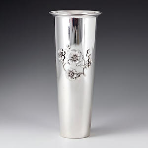 Decoración moderna de lujo para el hogar, jarrón de acero inoxidable adornado Floral plateado brillante con patrones de hojas, macetas de diseño curvo - Product Image 3