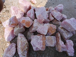 Piedra en bruto de cuarzo rosa, cristal Rosa crudo, piedra de Reiki curativa, trozos de piedras preciosas naturales, suministro de artesanía y joyería - Product Image 3