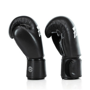 Gants de boxe sur mesure de qualité supérieure, gants de compétition professionnels Fairtex, logo personnalisé, design confortable et durable - Product Image 6