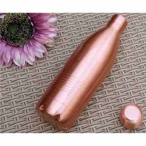 Juego de Botellas de Agua Ecológicas de Cobre Puro Premium, Diseño Liso Martillado Ayurvédico, Botella de Metal a Prueba de Fugas para Bebidas, Yoga y Fitness - Product Image 5