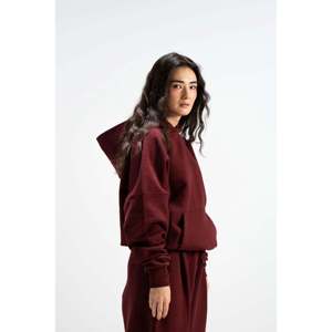 Sweat à capuche GOTS bio + pantalon ample plissé en molleton ultra épais 520 GSM imprimé bordeaux pour la saison automne-hiver - Product Image 4