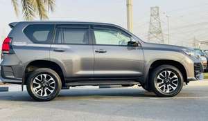 Autobús Modelo 2024 de 4.5L, 4x4, Transmisión Automática, Asientos de Cuero, Volante a la Izquierda, 5 Plazas, con Cámara Trasera de 360° y Techo Panorámico - Product Image 2