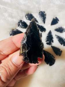 หัวลูกศรหินออบซิเดียนแกะสลักด้วยมือคริสตัลหินธรรมชาติขายส่งจำนวนมาก - Product Image 6