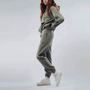 Low Moq Diseño personalizado Mujeres Chándales Uso al aire libre Ropa de mujer Color personalizado Mujeres Chándal - Product Image 2