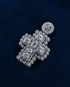 Collar con colgante de diamantes de diseño clásico para uso diario y ocasiones especiales disponible a precios asequibles de la India - Product Image 2