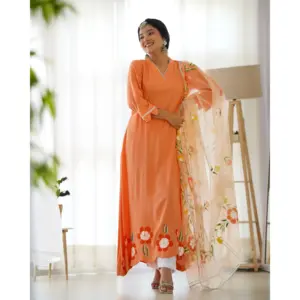 Conjunto de traje naranja pintado a mano para mujer Uma de Thread & Button - Product Image 6