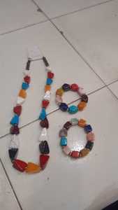 Collier de perles et de coquillages en résine faite à la main - Product Image 2