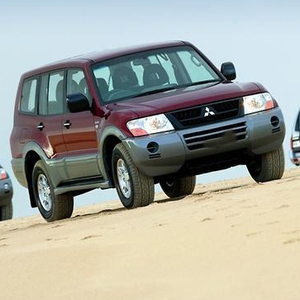 มิตซูบิชิ ปาเจโร 4WD SUV มือสอง เครื่องยนต์ทรงพลัง ขับขี่ราบรื่น พร้อมสำหรับทุกสภาพพื้นผิว - Product Image 4