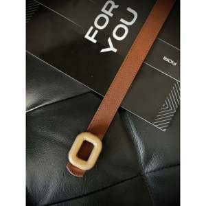 Ceinture en cuir de vachette pour femme avec boucle dorée de 3 cm - Product Image 1