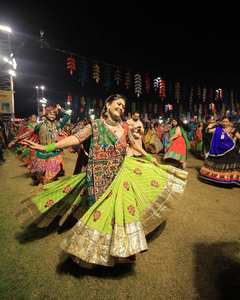 ALC SERIES Navratri spécial réversible Lehenga Choli en mousseline de coton pour les fêtes - Product Image 4