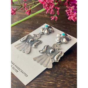 Pendientes Colgantes de Plata de Ley con Turquesa Kingman y Diseño de Pájaro del Trueno de Tim Yazzie - Product Image 4