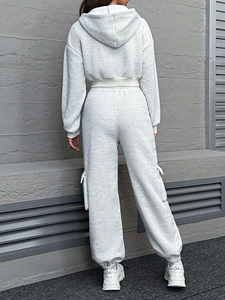 ชุดวอร์มปักลายสำหรับผู้หญิงเสื้อครอปและกางเกงชุดฟิตเนสชุดวอร์มสำหรับผู้หญิง - Product Image 3