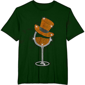 T-shirt décontracté à manches courtes et col rond pour homme Index Apparel, motif verre à vin noir orné de strass et chapeau vert, coupe régulière - Product Image 5