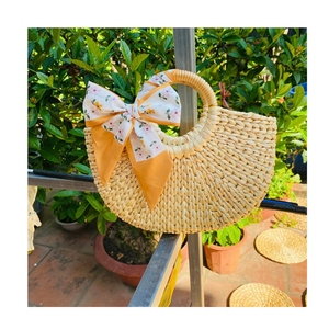 Sac en jacinthe d'eau tissé à la main vietnamien avec forme unique et intérieur en coton fourre-tout léger adapté au printemps et au bureau - Product Image 2