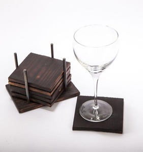 Ensemble de dessous-de-verre carrés en bois clair avec support artisanal pour la décoration intérieure moderne et un attrait minimaliste naturel pour la table - Product Image 6