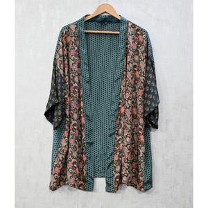 Kimono court en soie patchwork pour femmes, veste en soie bohème faite à la main, robe d'été légère - Product Image 1