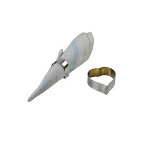 Anneau de serviette en forme de cœur plaqué argent de créateur de qualité supérieure pour la décoration de la table à manger de la vaisselle et les utilisations des hôtels et des restaurants - Product Image 1