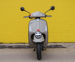 Dernier expert-Curated Trending 2-0-24 Vespaa GTV 3-0-0 Beige 300cc E-Mobility Moped Motorbike - Product Image 4