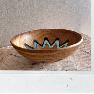 Bol en bois avec matériau de stratification d'autocollant de haute qualité avec époxy et résine Bol de service en bois d'acacia à un prix abordable - Product Image 2