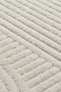 พรมตุรกีคุณภาพดีที่สุด ผลิตจากโรงงานด้วยเครื่องจักรทันสมัย ผลิตจากโพลีเอสเตอร์ 100% ทอสีพื้น พับเก็บได้ เหมาะสำหรับสำนักงานหรือพื้นที่กลาง รุ่น Qui301 - Product Image 5