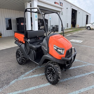 Découvrez un véhicule utilitaire puissant et performant avec le véhicule utilitaire Kubota RTV520 conçu pour les fermes et les chantiers. Livraison rapide. - Product Image 1