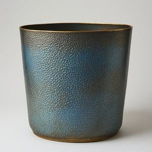 Poubelle en métal de style moderne avec couvercle à pédale, conçue pour des espaces de vie propres, assurant l'hygiène, la commodité et une performance à long terme - Product Image 3