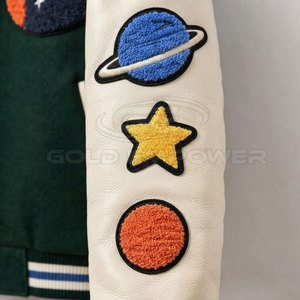 Chaqueta Varsity Personalizada de Fábrica con Bordado Chenille para Hombre, Mangas de Cuero, Cuello Alto y Diseño Clásico Frontal - Product Image 5