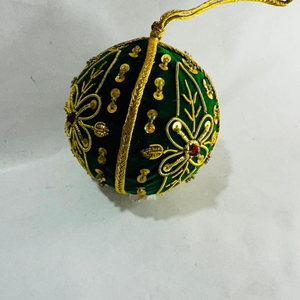 Medias de Navidad bordadas Zari verdes redondas de la mejor calidad de la India Diseño único Adornos navideños más populares - Product Image 1