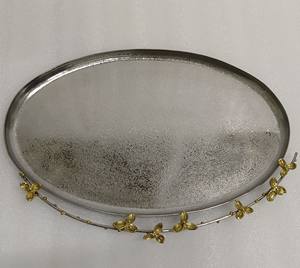 ถาดเสิร์ฟทองเหลืองและเหล็กที่ไม่ซ้ําใครสําหรับบ้านโรงแรมร้านอาหารอาหารเย็นและโต๊ะสีเงินออกแบบดอกไม้ถาดเสิร์ฟและจาน - Product Image 1