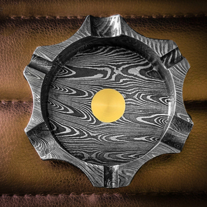 Cenicero de Acero de Damasco de Lujo, Cenicero de Metal Sólido Hecho a Mano, Patrón Único, Accesorio para Fumar, Regalo para Coleccionistas y Decoración - Product Image 1