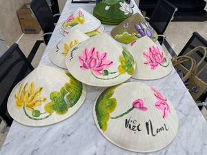 Abrace la cultura vietnamita con nuestro exquisito sombrero cónico Non La: sombrero de paja de Palma de bambú tejido a mano para el sol y el estilo - Product Image 5