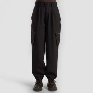 Pantalones Cargo Urban Pulse de Cintura Alta en Lona, Transpirables, Estilo Urbano, en Negro - Product Image 2