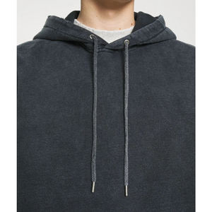 Sweat à capuche lourd personnalisé de style streetwear, 450 g, en coton biologique 100 %, avec un design vintage délavé et déchiré pour hommes - Product Image 4