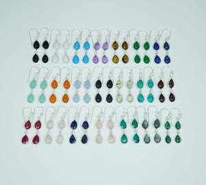 Pendientes con Dije de Labradorita, Piedra de Nacimiento, en Plata de Ley con Forma de Gancho y Dos Piedras - Product Image 5