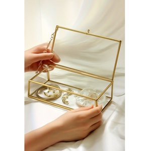 Joyero de cristal de color dorado de lujo contemporáneo, escaparate de patrón cuadrado para organizar joyería fina en interiores de boutique - Product Image 3