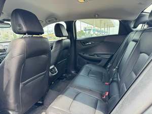 Chevrolet Malibu LT FWD 2018 Económico con Volante a la Izquierda/Derecha - Product Image 2