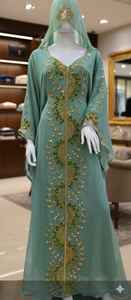 Kaftan en Georgette Gris Radiant Orné à la Main avec Voile Assorti – Œuvre d'Art Luxueuse, Sophistication Intemporelle, Longueur Ras du Sol - Product Image 2