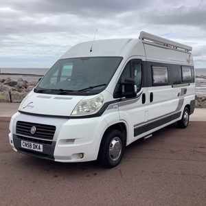Wholesale <b>cheap</b> supplier of Hot selling Modern Luxury Camper Van Motorhomes New Off-Road Recreational Vehicle for Adventure. - Product Image 3