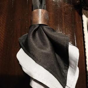 Anneau de serviette rond en bois rustique, accessoires de table décoratifs pour mariages, fêtes, événements, repas à domicile, traiteur et buffets - Product Image 1