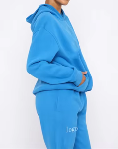 Conjunto de sudaderas con capucha y Jogger en blanco azul vibrante Ropa deportiva elegante con logotipo Perfecto para ropa informal y comodidad y moda diarias - Product Image 5