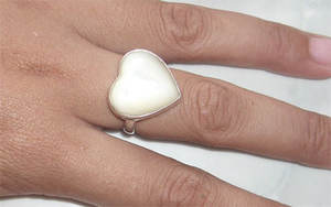 แหวนลูฟเงินแท้และแหวนมุกเปลือกหอย ทำจากมุกแท้ประดับด้วยงานเงินแท้ 925k บาหลีสีขาวและเปลือกหอยสีขาว - Product Image 3