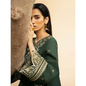 Chemise en mousseline de soie brodée IZEL-3PC avec dupatta et pantalon brodé pour le printemps/été - BIC-4628 - Product Image 4