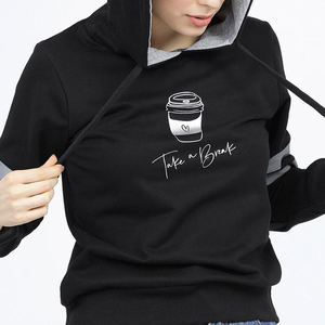 Sweat-shirt à capuche pour femme en coton noir, imprimé graphique personnalisé, à manches longues, décontracté, avec manches rayées en polaire - Product Image 5