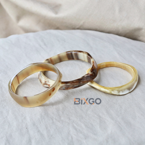 Brazalete de cuerno de búfalo trenzado hecho a mano, pedidos al por mayor personalizados, aceptados directamente desde Vietnam - Product Image 1
