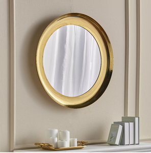 Espejo redondo con marco de oro martillado simple pero elegante, una pieza decorativa minimalista, disponible a precios al por mayor. - Product Image 1