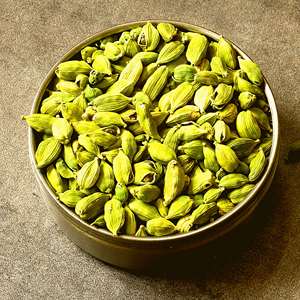 Gousses de cardamome verte naturelle fraîche, parfaites pour les curries de bonbons au thé et les mélanges d'épices aromatiques - Product Image 3
