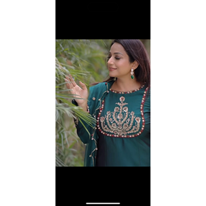 Vestido Elegante Verde Estilo A, Hecho a Mano, con Diseño Moderno de Vestido de Gala, Cintura Imperio, Tallas XS-XL, para Fiestas y Eventos Formales - Product Image 1